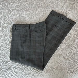 Banana Republic “The Ryan” Wide Leg Trouser in Gray Plaid. Size 6.